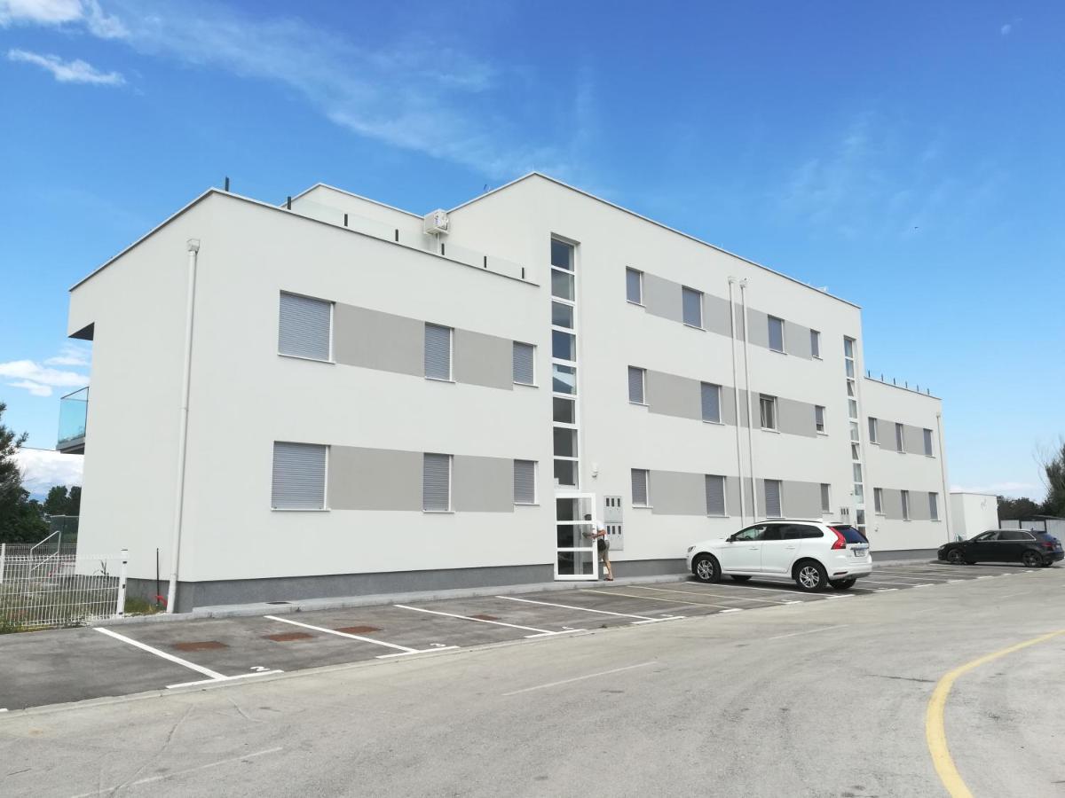 Apartment Antonella Nin Exterior photo